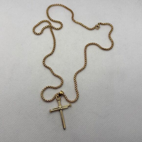 Brand New!!  Nail cross pendant with chain - Picture 1 of 5